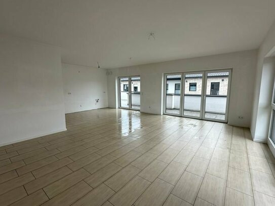 **Renoviert** Zentrale Wohnlage! Hochwertige Penthouse-Wohnung Nr. 10 in Ostrhauderfehn zu vermieten - mit Carport