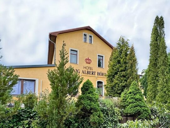 INVESTMENT mit WEITSICHT! Hotel mit Einfamilienhaus und großem bebaubaren Grundstück. Vielseitiges Entwicklungspotenzia…