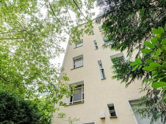 Sonnige Dachgeschoss-Gründerzeit-Wohnung: 1 Zimmer in Charlottenburg *City West* PROVISIONSFREI