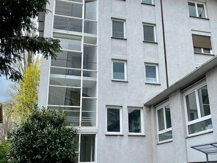 Stilvolle 5,5-Zimmer-Wohnung mit Einbauküche in Freiburg im Breisgau