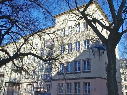 2-Raum Wohnung mit heller Küche, Balkon und viel Sonnenschein