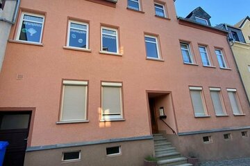 Zwei- bis Dreifamilienhaus mit großem Grundstück!