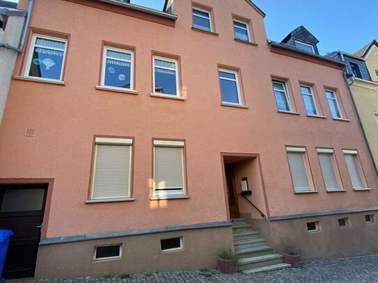 Zwei- bis Dreifamilienhaus mit großem Grundstück!