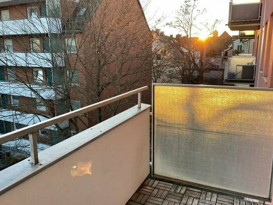 Helle 3-Zimmer-Wohnung mit Balkon in der Innenstadt - Stadtteil Sebald - Theresienplatz