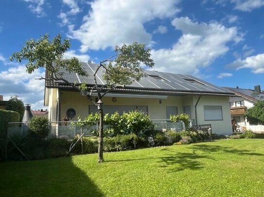 !freistehendes Zweifamilienhaus mit Doppelgarage und Photovoltaik Anlage!