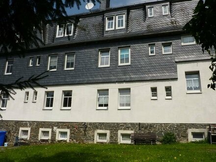 Attraktive Dachgeschoßwohnung mit Blick in den Garten und großer Küche