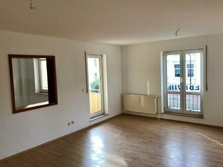 renovierte 2-Raumwohnung mit Balkon und Fahrstuhl