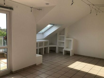 Schöne, helle 3-Zimmer-DG-Wohnung mit Balkon im 4. Stock in Offenbach-Lindenfeld zu verkaufen/provisionsfrei