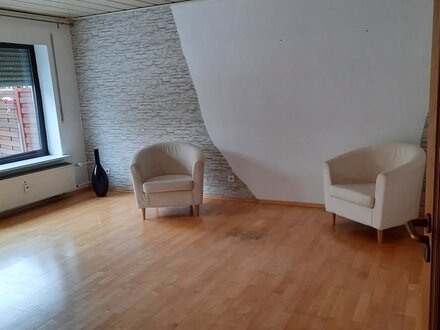 Sehr schöne 3-Zimmer Souterrainwohnung mit Terrasse