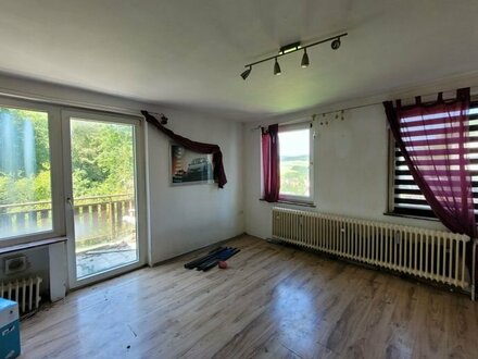 PREISREDUZIERT!!! Sanierungsbedürftige 2- Zimmer- Eigentumswohnung mit Balkon