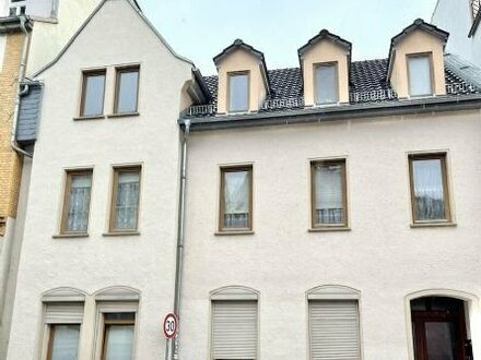 LINDEN IMMOBILIEN - Dreifamilienhaus in City-Lage mit bezugsfreier 5-Zimmer-Wohnung