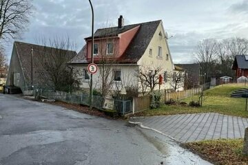 Zwangsversteigerung - Einfamilienhaus mit Garagengebäude in Eschenbach