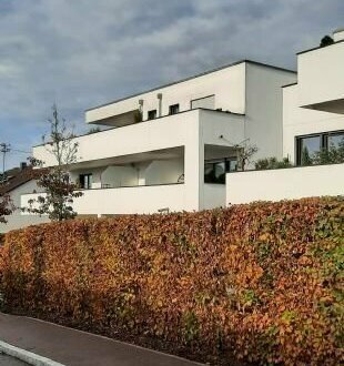 moderne, chice, voll möblierte 2 Zimmerwohnung mit Balkon und Tiefgarage