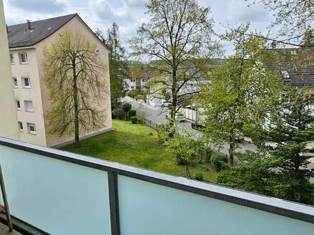 Einziehen und Wohlfühlen - Gepflegte sonnige 3 Zimmer Wohnung mit Balkon und Garage