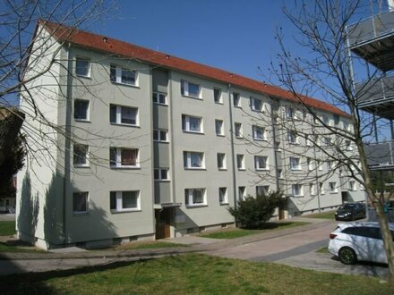 Ruhige Lage: 2 Zi. Wohnung mit Balkon in der Fröbelstr. 8 im 2.OG