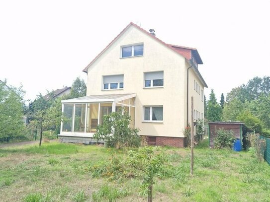 Freistehendes, leerstehendes Dreifamilienhaus mit ca. 200 m² Wohnfläche und großem Grundstück mit Ausbaupotenzial**Pool…