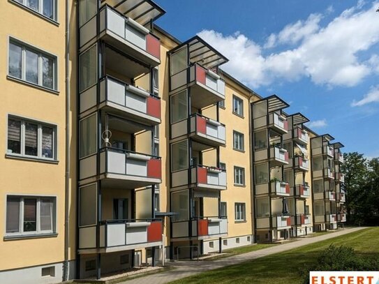 3 helle Räume // Gute Infrastruktur // Familienfreundlich // Balkon // Küche und Bad mit Fenster!