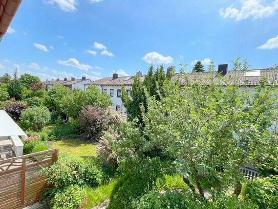 Großes Haus mit Südwest-Garten und Garage in sehr guter und familienfreundlicher Lage von Eichenau