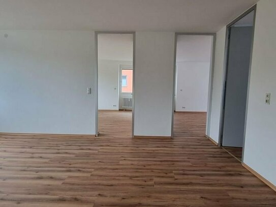 zentrumsnahe Büro- / Praxisräume im 1. OG; neu renoviert