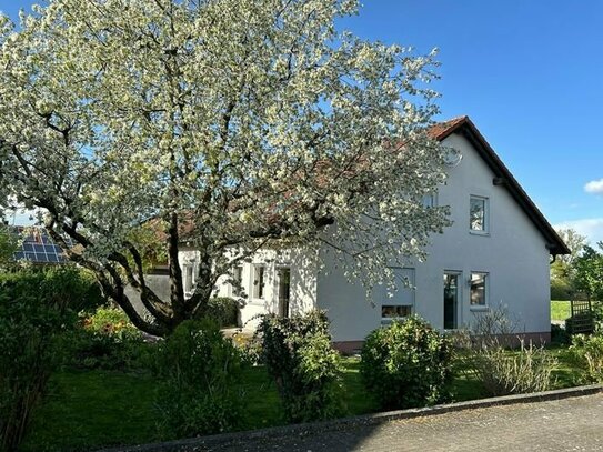 360° I Einfamilienhaus mit Einliegerwohnung & hübschen Garten nahe Biberach