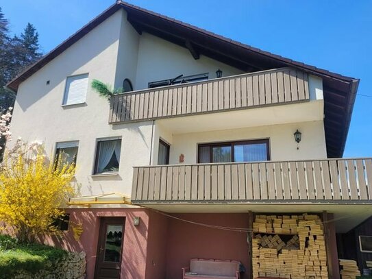 Wohnung mit schöner Lage und Aussicht mit eigenen Garten, ( Geeigent für Gemüseanbau ) Balkon und Garage. Geeignet für…