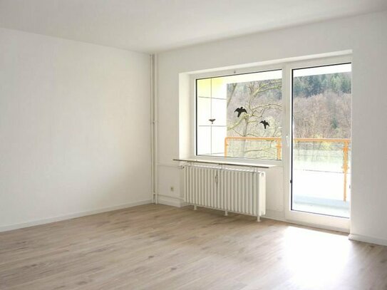 Reserviert! Renovierte 3-Zimmer Wohnung mit Einbauküche, Balkon und Aufzug in ruhiger Wohnlage zu vermieten