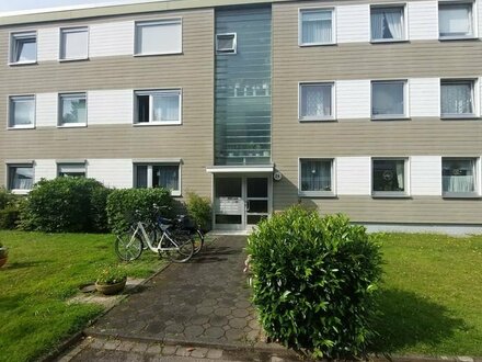 NE-Holzheim, beste Anbindungen: 100m² Wfl., 3-4 ZiKDB, Loggia, PKW-Stellplatz!