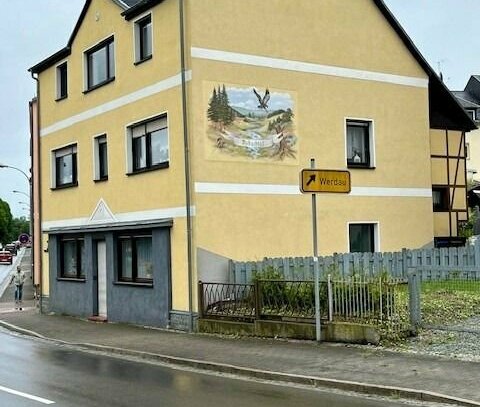 Großes Einfamilienhaus oder Zweifamilienhaus in Stadtrandlage von Greiz zu verkaufen