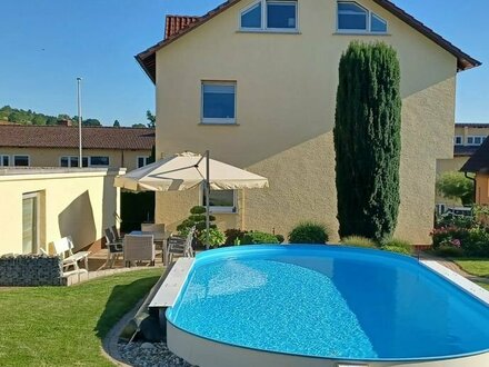 Traumhaus mit Pool in guter Lage