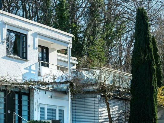 Großzügiges Einfamilienhaus mit mit modernem Erweiterungsbau in traumhafter Lage