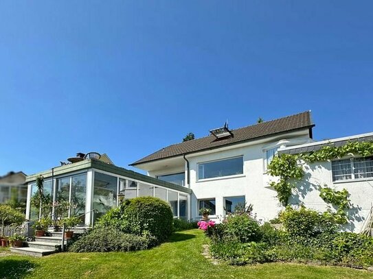 Freistehendes, sanierungsbedürftiges Einfamilienhaus mit Rhein- und Siebengebirgsblick in Oberwinter