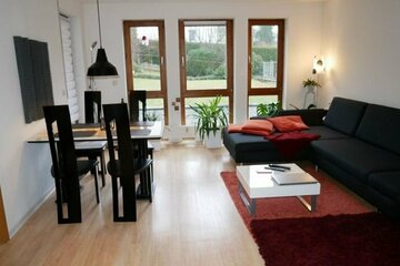 Moderne und gepflegte Erdgeschoßwohnung mit 3,5-Zimmern, Terrasse und TG-Stellplatz - Nähe Bahnhof