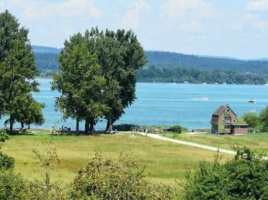 Uneingeschränkter und unverbaubarer Seeblick direkt am Naturschutzgebiet.