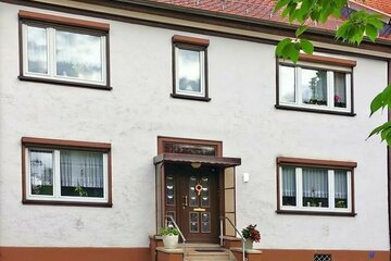 Sehr gepflegtes 1-2 Familienhaus mit Garten u. Garage und weitere Ausbaufläche