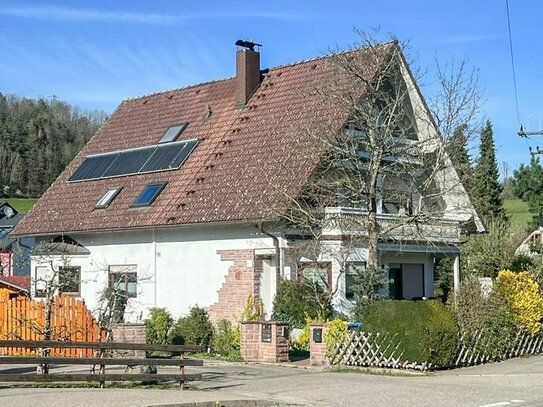 - Gute Kapitalanlage - Gepflegtes Mehrfamilienhaus mit Blick auf den Schwarzwald in Buchenbach