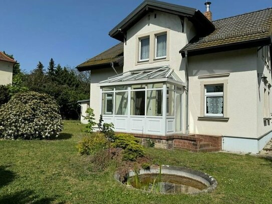 Liebhaberobjekt! Sanierungsbedürftige EFH-Villa mit großem Grundstück oberhalb von Radebeul-Ost