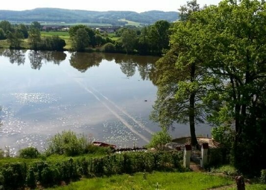 Freizeitgrundstück mit Flusszugang, Blumen- und Gemüsegarten