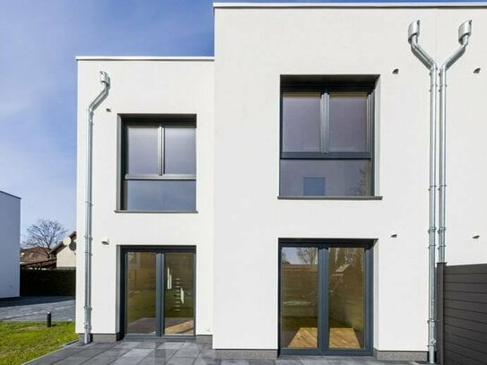 Bauhaus-Doppelhaushälften im Erstbezug an der Grenze zu Fredersdorf - Effizient, modern, hochwertig!