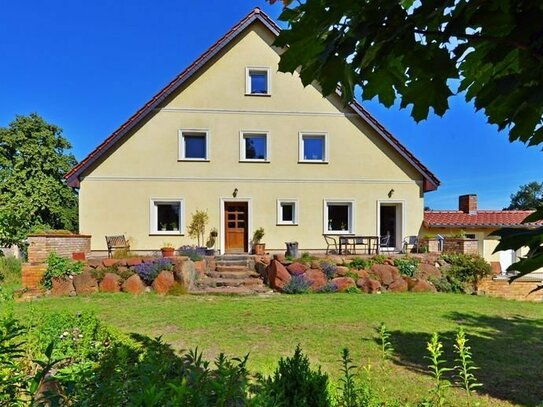 Energetisch saniertes Landhaus in der Uckermark, großzügiges Grundstück, naturnah leben u. vermieten