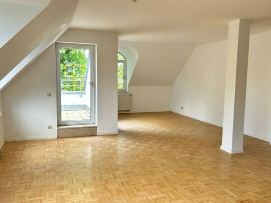 ***FREUNDLICHE DG-WOHNUNG MIT TERRASSE, LIFT UND PKW-SP AM STADTPARK***