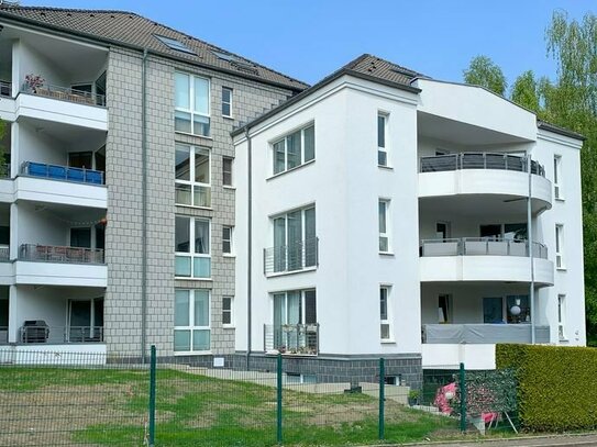 2 Zimmer - Balkon - Einbauküche - zentrale Lage - max. 1 Person