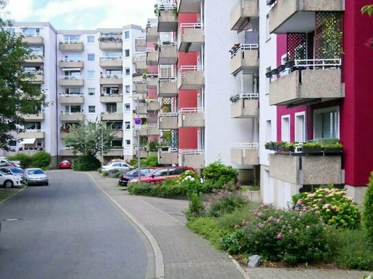 Stilvolle, modernisierte 3,5-Raum-Erdgeschosswohnung mit Einbauküche in Bochum