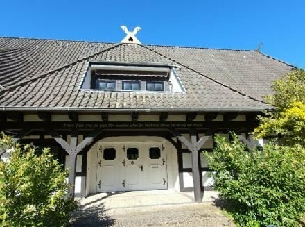 Wunderschönes Anwesen in traumhafter Lage mit Reitplatz und Reitstall mit 6 Boxen (Erweiterung auf 24 Boxen möglich)