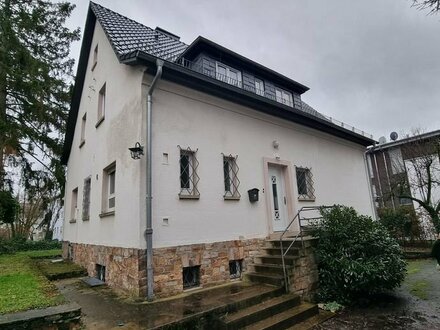 ** 735 qm Grundstück, mit Einfamilienhaus, renovierungsbedürftig oder zum Abriss, in ruhiger und zentraler Lage in Wies…