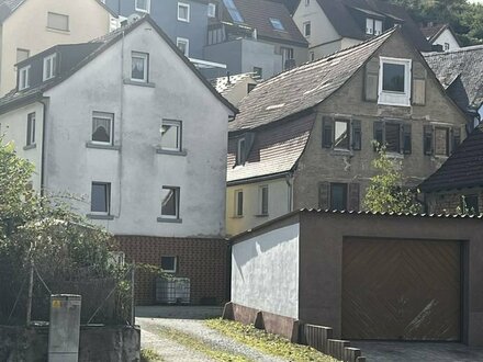 Zwei Häuser in Unterdürrbach.