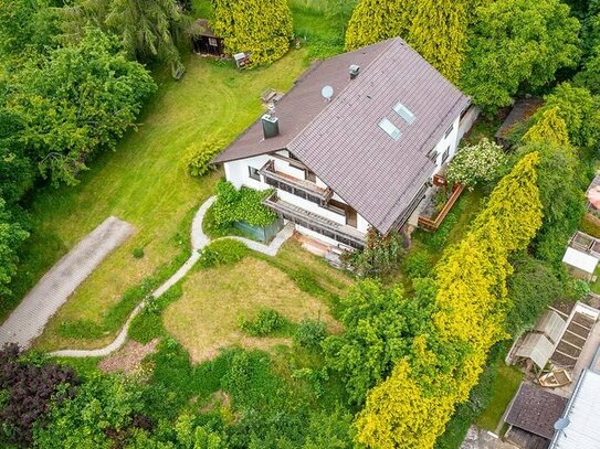 Zweifamilienhaus im Landhausstil auf atemberaubendem Grundstück