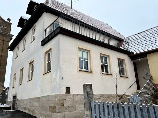 Ehemaliger Kindergarten mit Nebengebäude und großem Garten