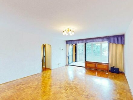 Helle und großzügige Wohnung mit fast 100 m² und 2 KFZ-Stellplätzen. Sofort frei