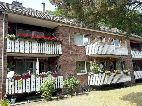 Siegburg-Kaldauen: Gepflegtes Mehrfamilienhaus in guter Lage mit Balkonen und Garagen