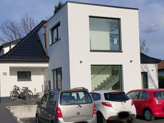 Einmalige Chance!!!Exklusive Wohnung mit tollem Grundriss, eigenem Innenhof + Garten!